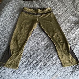 EUC⭐️ sporty & cute Lululemon sz 6 21” inseam
